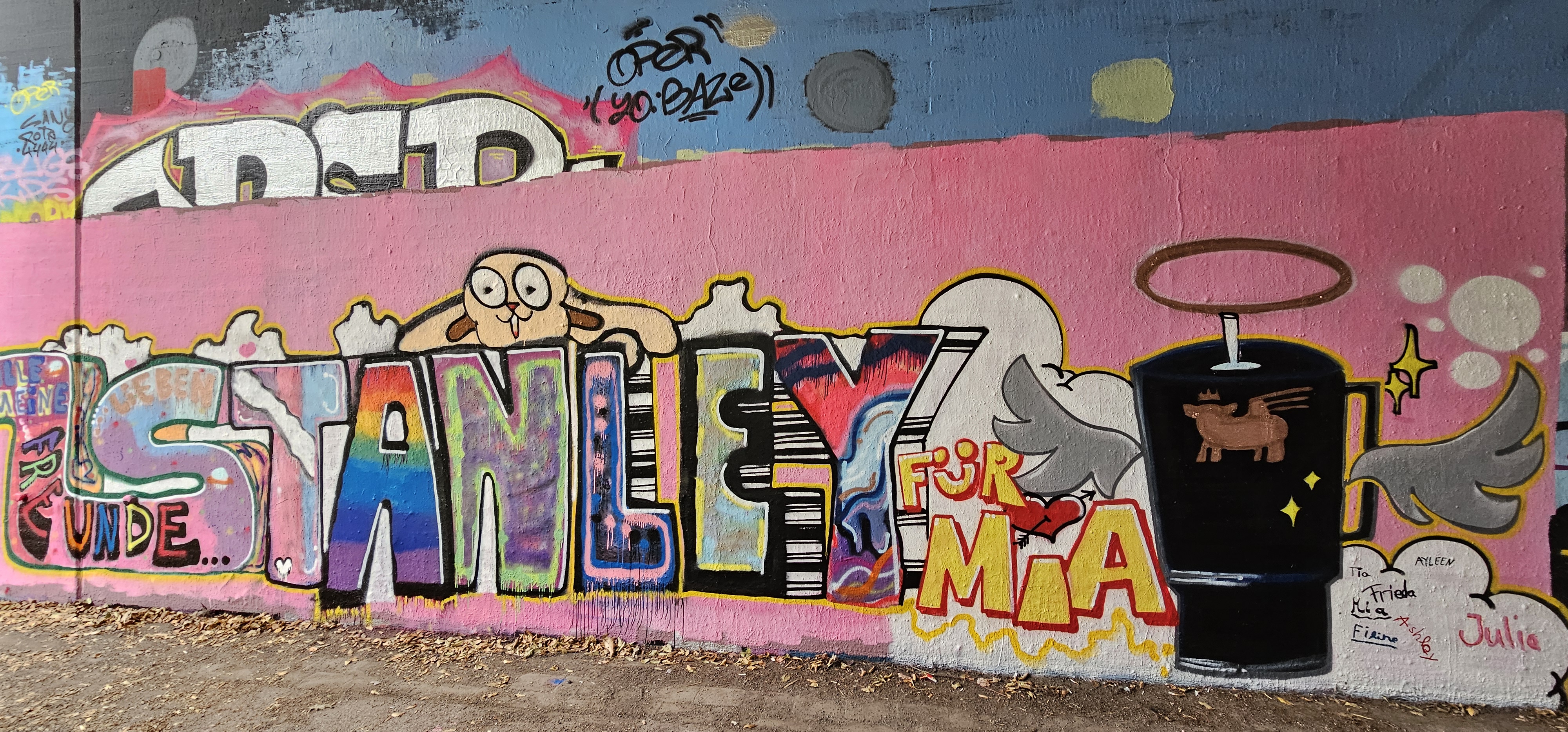 Kinder beim kreativen Graffiti-Workshop und Kindergeburtstag in NRW