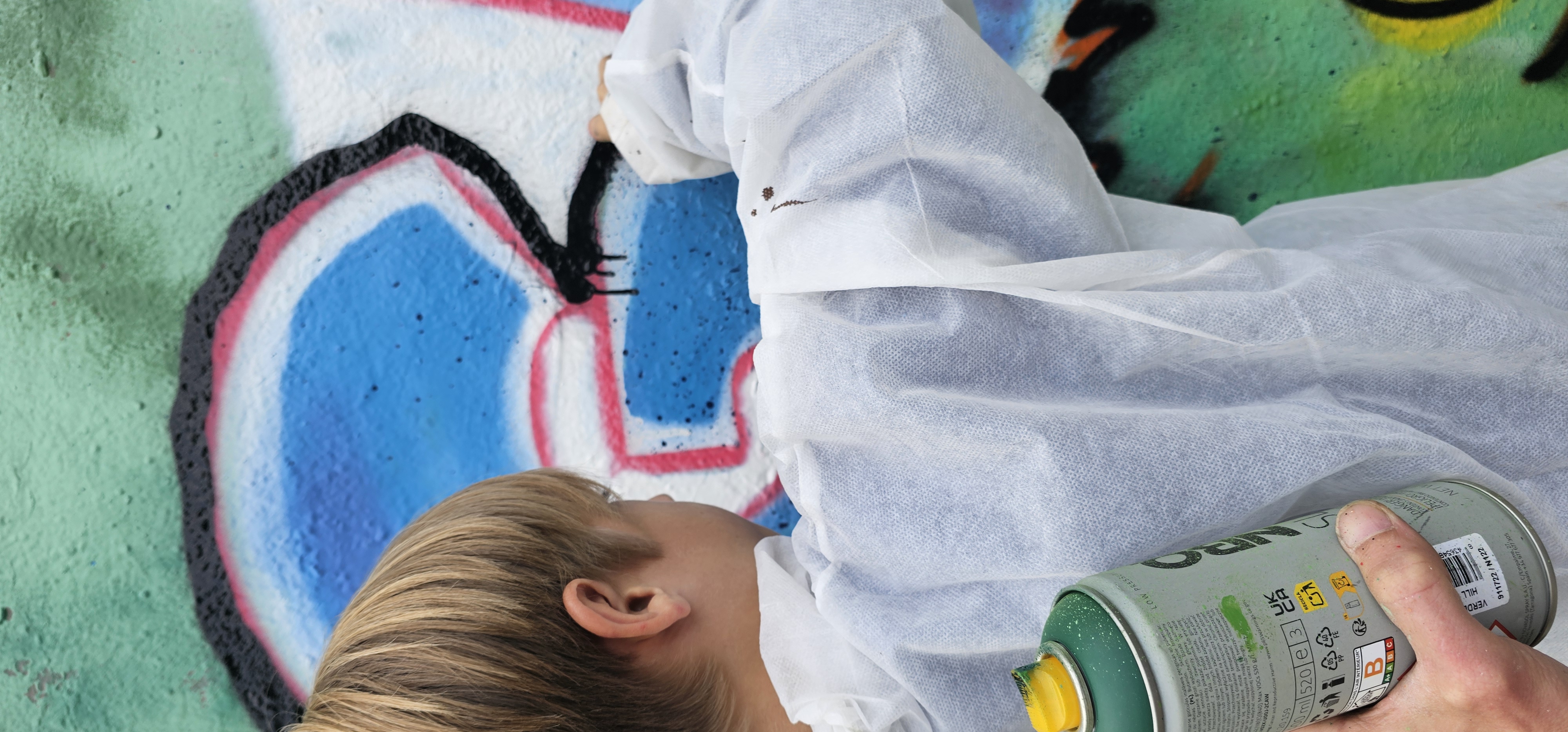 Kinder beim kreativen Graffiti-Workshop und Kindergeburtstag in NRW