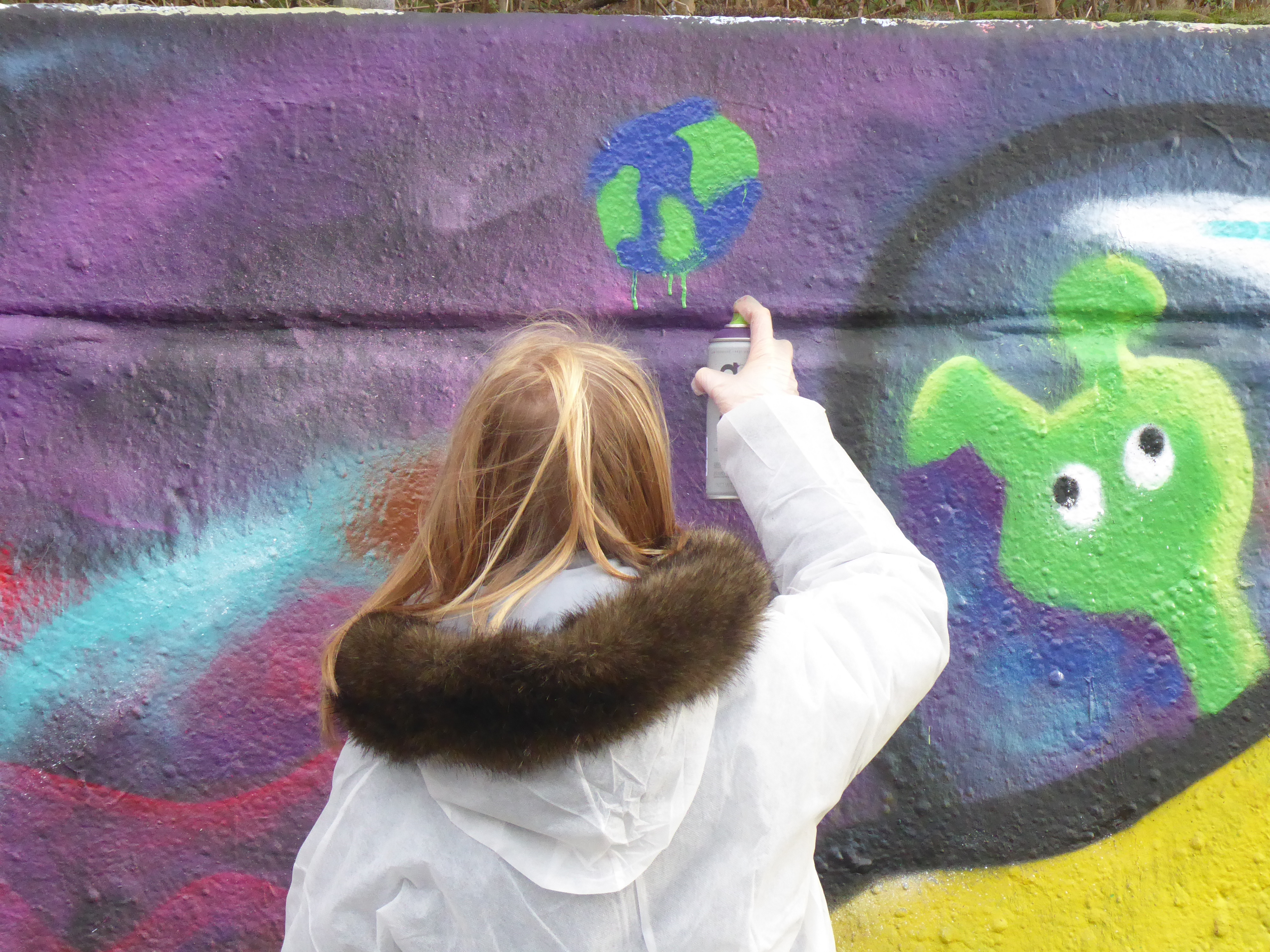 Kinder beim kreativen Graffiti-Workshop und Kindergeburtstag in NRW